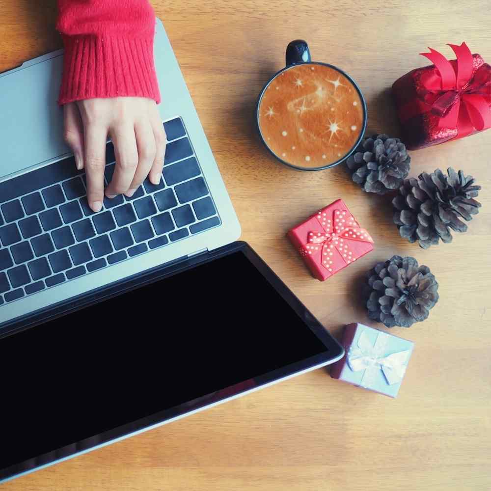 How to Stay on Track With Work Through the Holiday Season